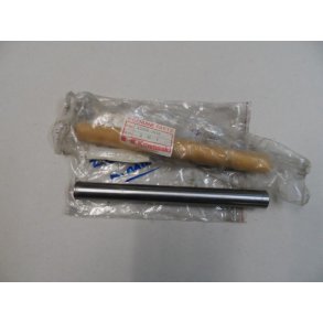 Kawasaki svinggaffel aksel. Ny. 42036-1012. Z650