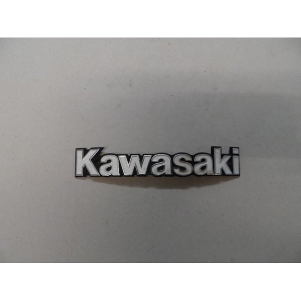 Kawasaki emblem. L-175 mm. 2 skruehuller. buet.