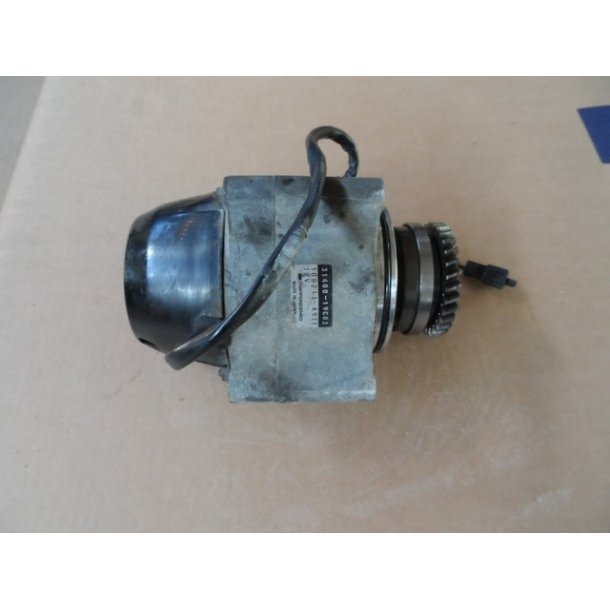 Suzuki GSX600F Generator. 31400-19C03.