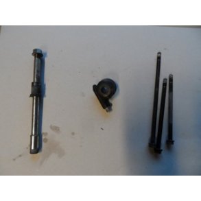 Kawasaki ER5. Forhjulsaksel, bolte