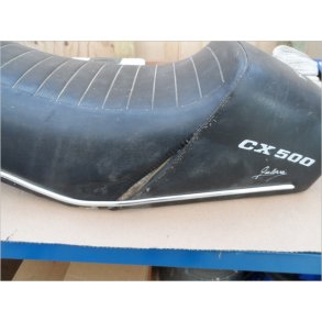 Honda CX500 Guiliari sports sadel. revnet i venstre syning.