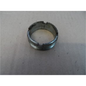 CZ 175, Gevindring til forrr i cylinder.