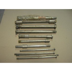 Kawasaki nye hjulaksler og motorbolte mm. stk.