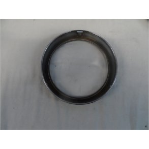 Ny forlygtekrans 178x30 mm , 2 skruehuller i krans. 