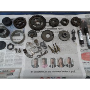 Suzuki GT750, mange sm�dele diverse. stk