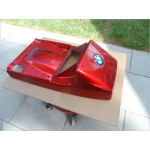 BMW K75 . Bagstykke med emblem,nylakeret orange-metal.