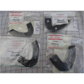 Mitsubishi kofangerbeslag. Mr144795.