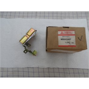 Mitsubishi beslag, Bracket. control unit. MB953407