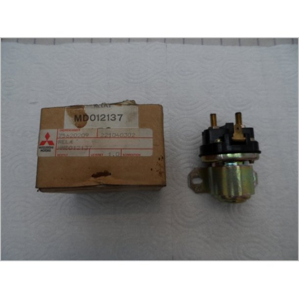 Mitsubishi glde rel. MD012137. Glow plug relay.