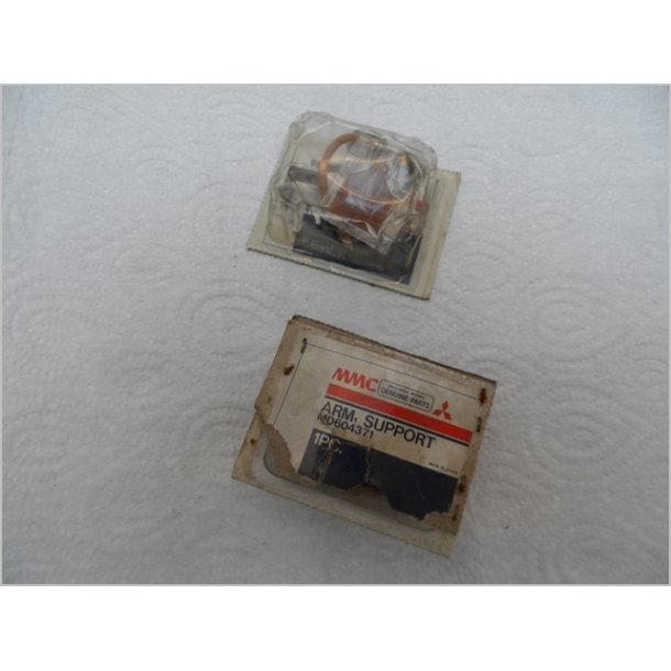 Mitsubishi platinst, MD604371. contact set.