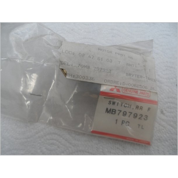 Mitsubishi kontakt tgelys. fog lamp. MB797923. 