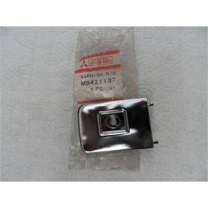 Mitsubishi krom plast pyntedksel. MB421137