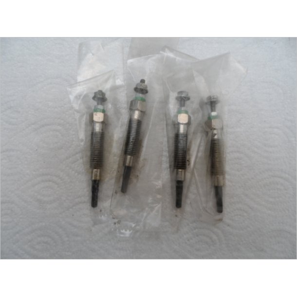 Mitsubishi Glderr MB203754. Glow plug. stk.