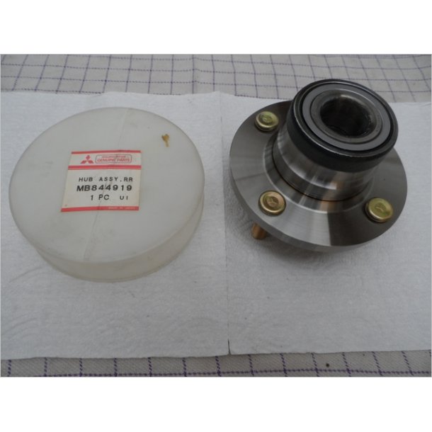 Mitsubishi Baghjulsnav komplet. MB844919.  Hub assy RR