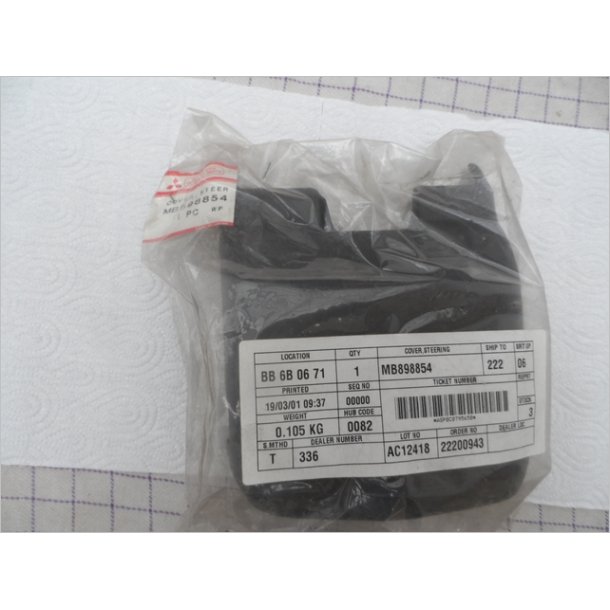 Mitsubishi plast ved ratstamme. MB898854