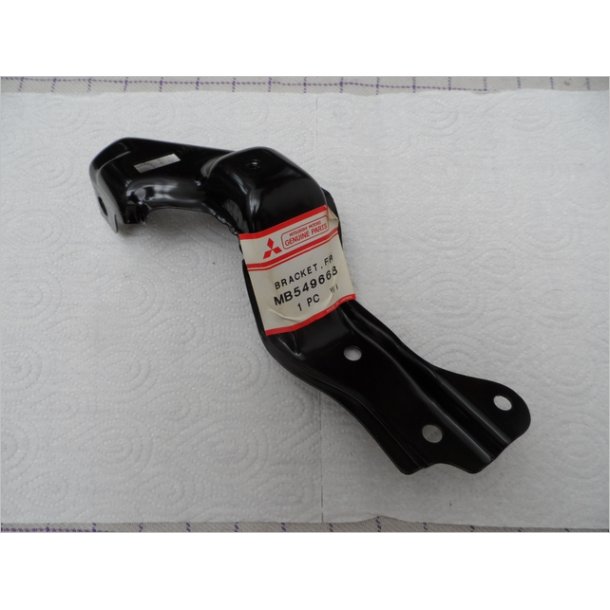 Mitsubishi Beslag, Bracket Fr.fender. MB549668.