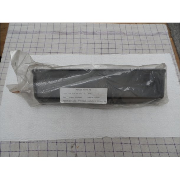 Mitsubishi plaststykke over nummer plade lygte. MB224686