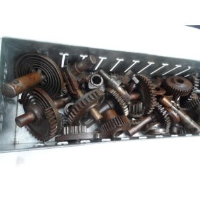 BSA/Triumph diverse gearhjul,aksler,fjedre mm.brugte.stk