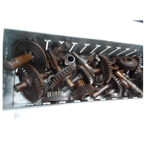 BSA/Triumph diverse gearhjul,aksler,fjedre mm.brugte.stk